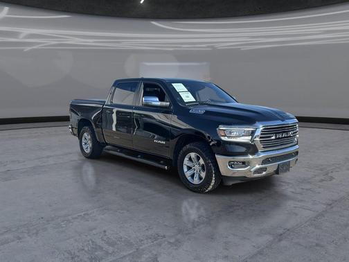 Diamond Black Crystal Pearlcoat 2023 RAM 1500 Laramie