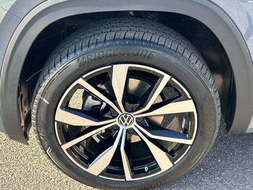 2025 Volkswagen Atlas 2.0T SEL Premium R-Line 4MOTION