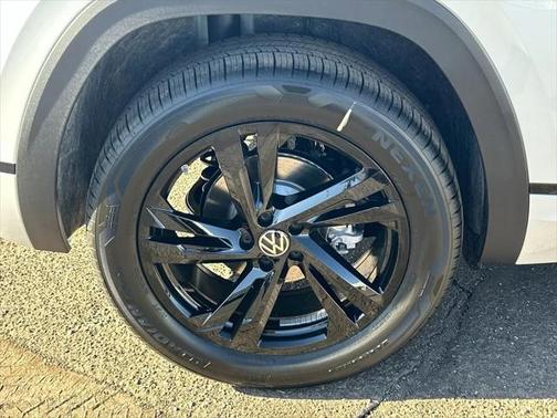 2025 Volkswagen Atlas Cross Sport 2.0T SEL