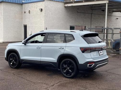 2026 Volkswagen Taos SE