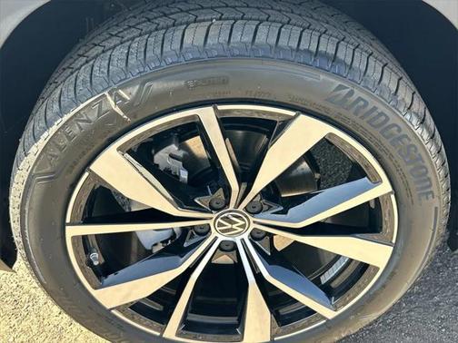 2025 Volkswagen Atlas 2.0T SEL Premium R-Line 4MOTION