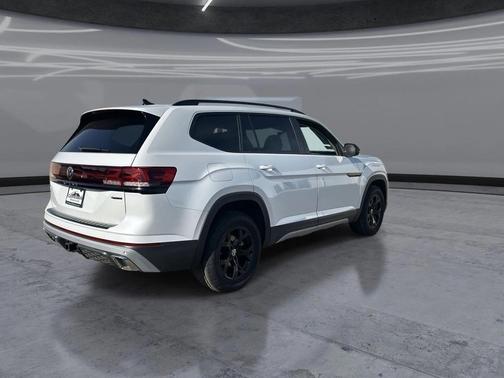 Opal White Pearl 2026 Volkswagen Atlas Peak Edition