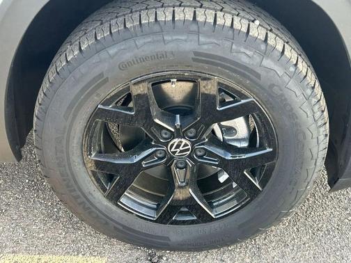 Opal White Pearl 2026 Volkswagen Atlas Peak Edition