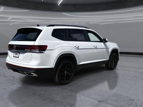 opal white pearl 2026 Volkswagen Atlas 2.0T SE w/Technology