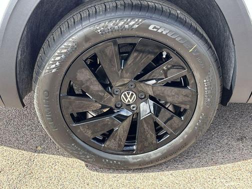 opal white pearl 2026 Volkswagen Atlas 2.0T SE w/Technology