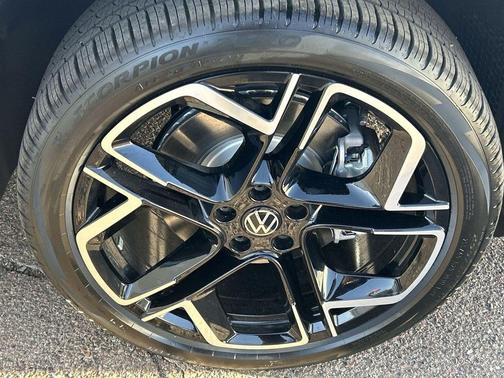 Opal White Pearl 2026 Volkswagen Tiguan 2.0T SEL R-Line 4MOTION