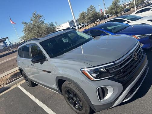 2024 Volkswagen Atlas 2.0T SE w/Technology 4MOTION