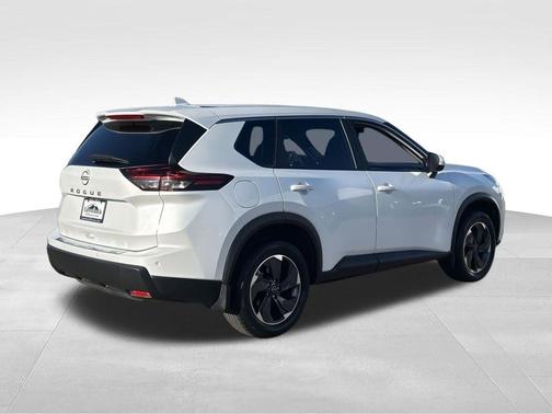 Everest White Pearl 2025 Nissan Rogue SV