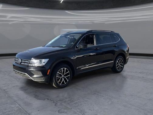Deep Black Pearl 2021 Volkswagen Tiguan 2.0T SE