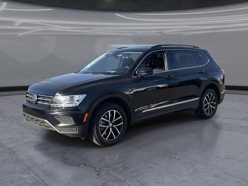 Deep Black Pearl 2021 Volkswagen Tiguan 2.0T SE
