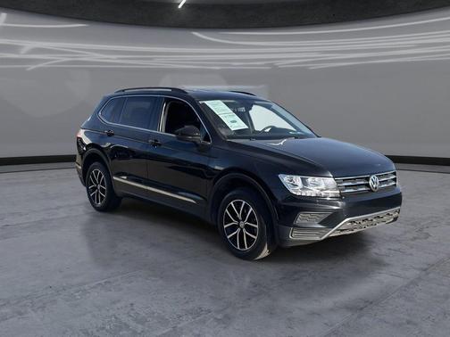 Deep Black Pearl 2021 Volkswagen Tiguan 2.0T SE