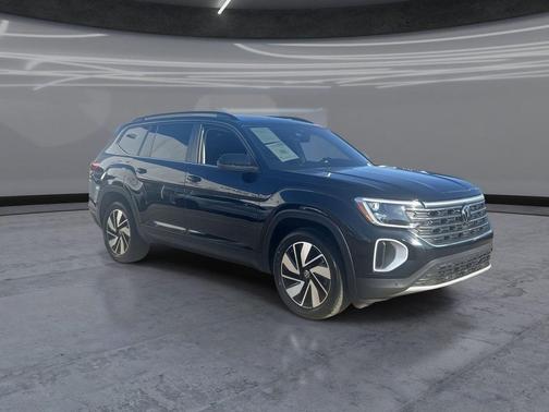 Deep Black Pearl 2024 Volkswagen Atlas 2.0T SE w/Technology 4MOTION