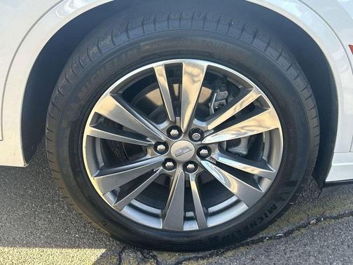 Crystal White Tricoat 2021 Cadillac XT6 Premium Luxury FWD