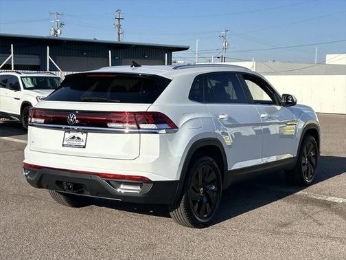 2025 Volkswagen Atlas Cross Sport 2.0T SE w/Technology