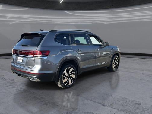 Platinum Gray 2024 Volkswagen Atlas 2.0T SE w/Technology 4MOTION