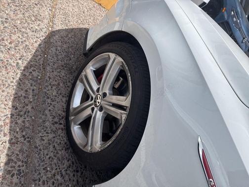 Pure White 2017 Volkswagen Jetta GLI