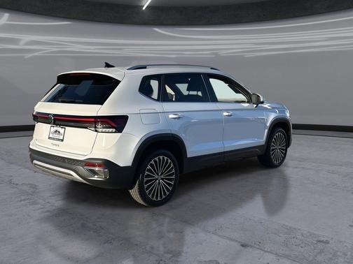 Pure White 2025 Volkswagen Taos 1.5T SE