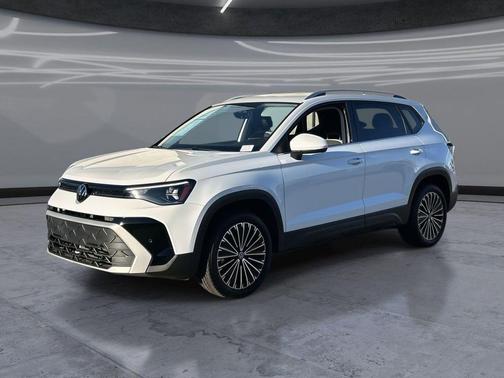 Pure White 2025 Volkswagen Taos 1.5T SE