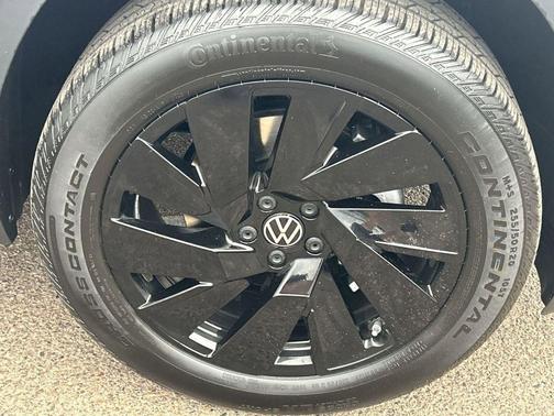 opal white pearl 2026 Volkswagen Atlas 2.0T SE w/Technology