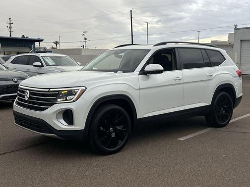 opal white pearl 2026 Volkswagen Atlas 2.0T SE w/Technology