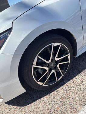 Aspen White Tricoat/Super Black 2024 Nissan Sentra SR