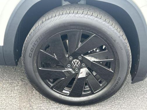 opal white pearl 2026 Volkswagen Atlas 2.0T SE w/Technology