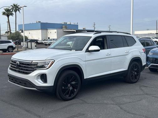 opal white pearl 2026 Volkswagen Atlas 2.0T SE w/Technology