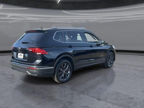 Deep Black Pearl 2023 Volkswagen Tiguan 2.0T SE