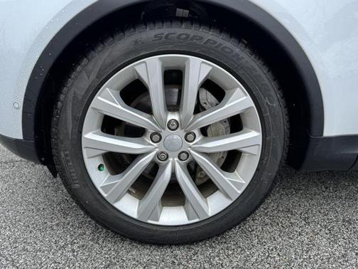 2023 Land Rover Discovery P300 S