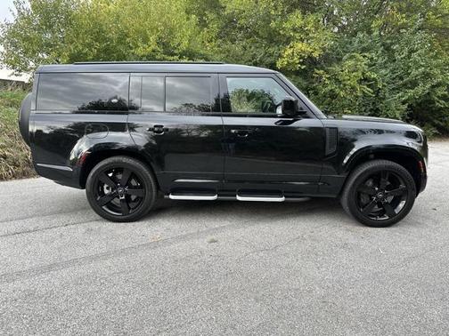 2023 Land Rover Defender 130 X-Dynamic SE