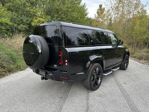 2023 Land Rover Defender 130 X-Dynamic SE
