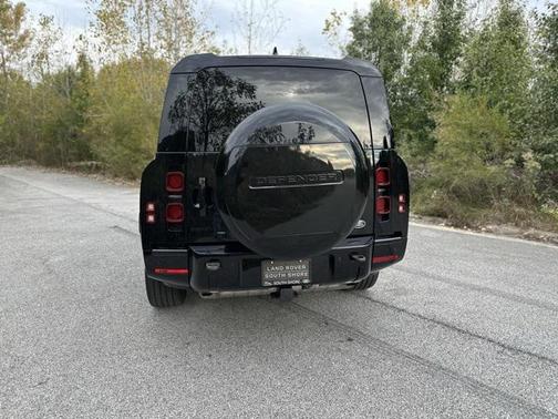 2023 Land Rover Defender 130 X-Dynamic SE