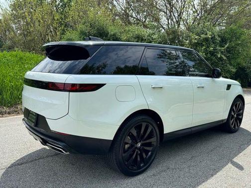 Fuji White 2025 Land Rover Range Rover Sport SE
