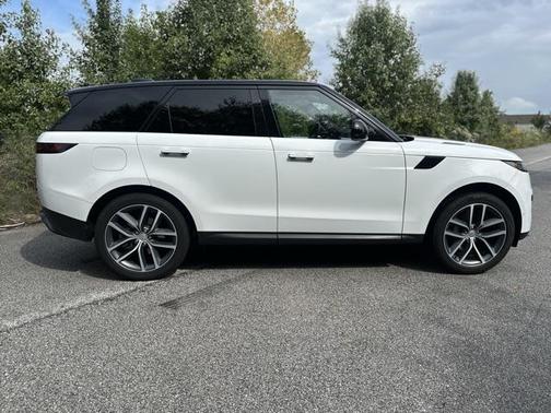 2023 Land Rover Range Rover Sport SE