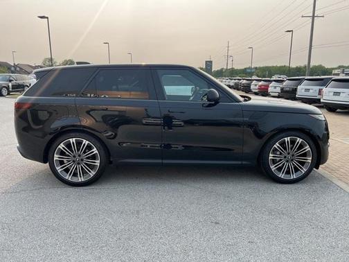 2025 Land Rover Range Rover Sport SE
