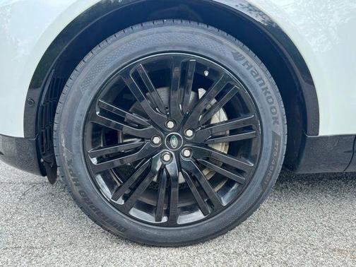 Fuji White 2019 Land Rover Discovery HSE LUXURY