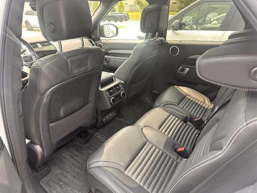 2024 Land Rover Discovery P300 Dynamic SE