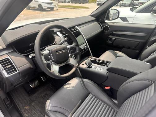 2024 Land Rover Discovery P300 Dynamic SE
