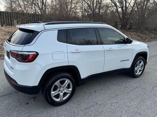 Bright White Clearcoat 2023 Jeep Compass Latitude