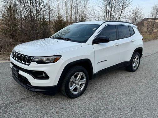 Bright White Clearcoat 2023 Jeep Compass Latitude