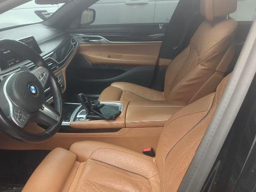 Black Sapphire Metallic 2020 BMW 740 xDrive