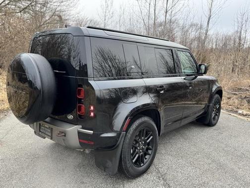 2023 Land Rover Defender 110 X-Dynamic SE