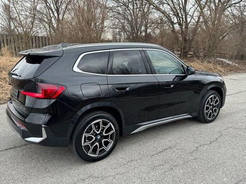 Black Sapphire Metallic 2026 BMW X1 xDrive28i