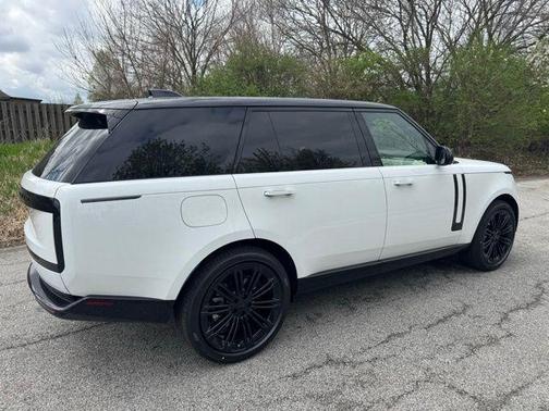 Fuji White 2026 Land Rover Range Rover P400 SE 7 Seat