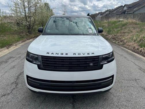 Fuji White 2026 Land Rover Range Rover P400 SE 7 Seat