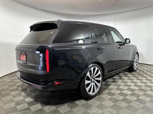 2025 Land Rover Range Rover P530 SE