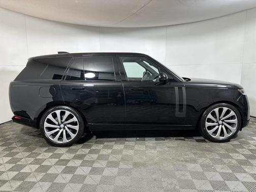 2025 Land Rover Range Rover P530 SE