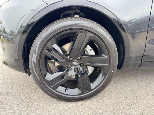 Grey 2026 Land Rover Discovery Dynamic SE