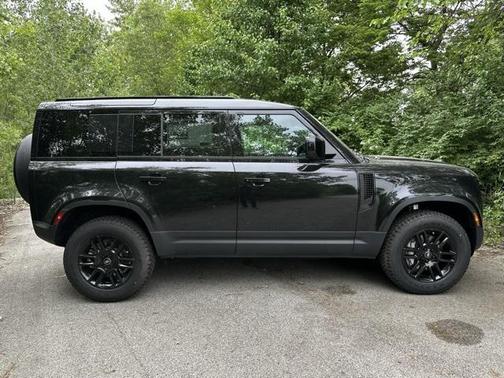2025 Land Rover Defender 110 P300