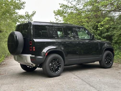 2025 Land Rover Defender 110 P300